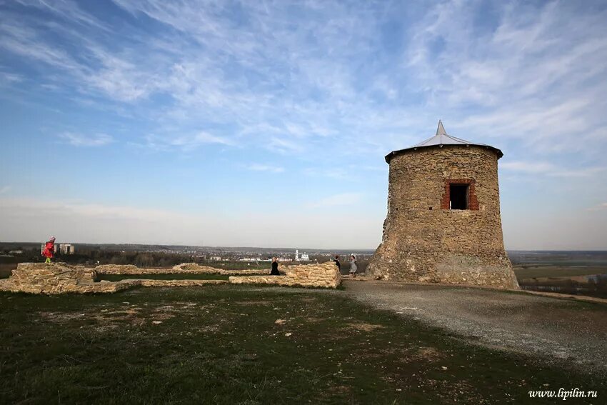 Полуразрушенная башня чертово городище булгар. Чёртово городище елабуга. Елабужское чертово городище. Чёртово городище елабуга памятник хану ибрагиму. Елабуга крепость.