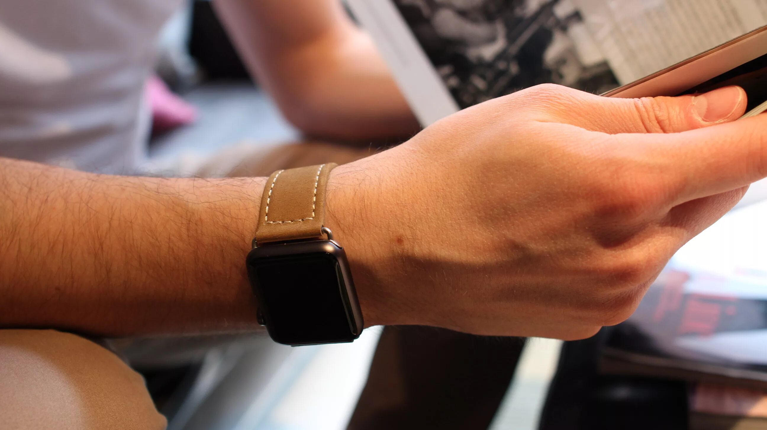 Смарт браслет хонор банд 4. Apple watch ремешок золотой апельсин. Эппл вотч ремешок просто ремешок. Можно поменять браслет. Металлический ремешок для наручных часов.