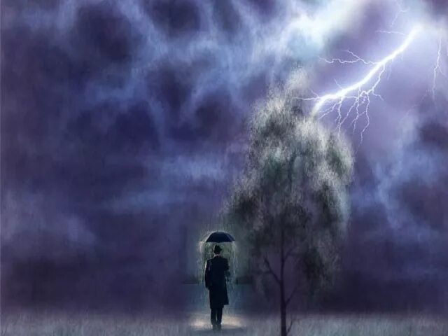 Можно сидеть в телефоне в грозу. Человек в грозу под деревом. Молния и человек под деревом. Гроза и человек. Дождь гроза люди.