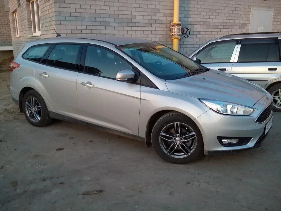 Купить резину форд фокус летняя. Ford Focus 3 205/60. Focus 3 205 60 r16. Ford Focus r16. Ford Focus 3 205 60 16.