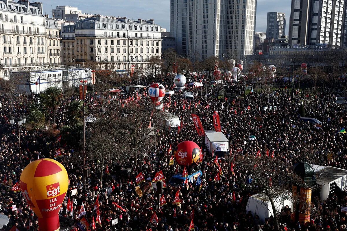 Французы миллион. Толпа 1000 человек. Демонстрация лица. Жизнь в Венгрии. Забастовки в Париже сегодня.