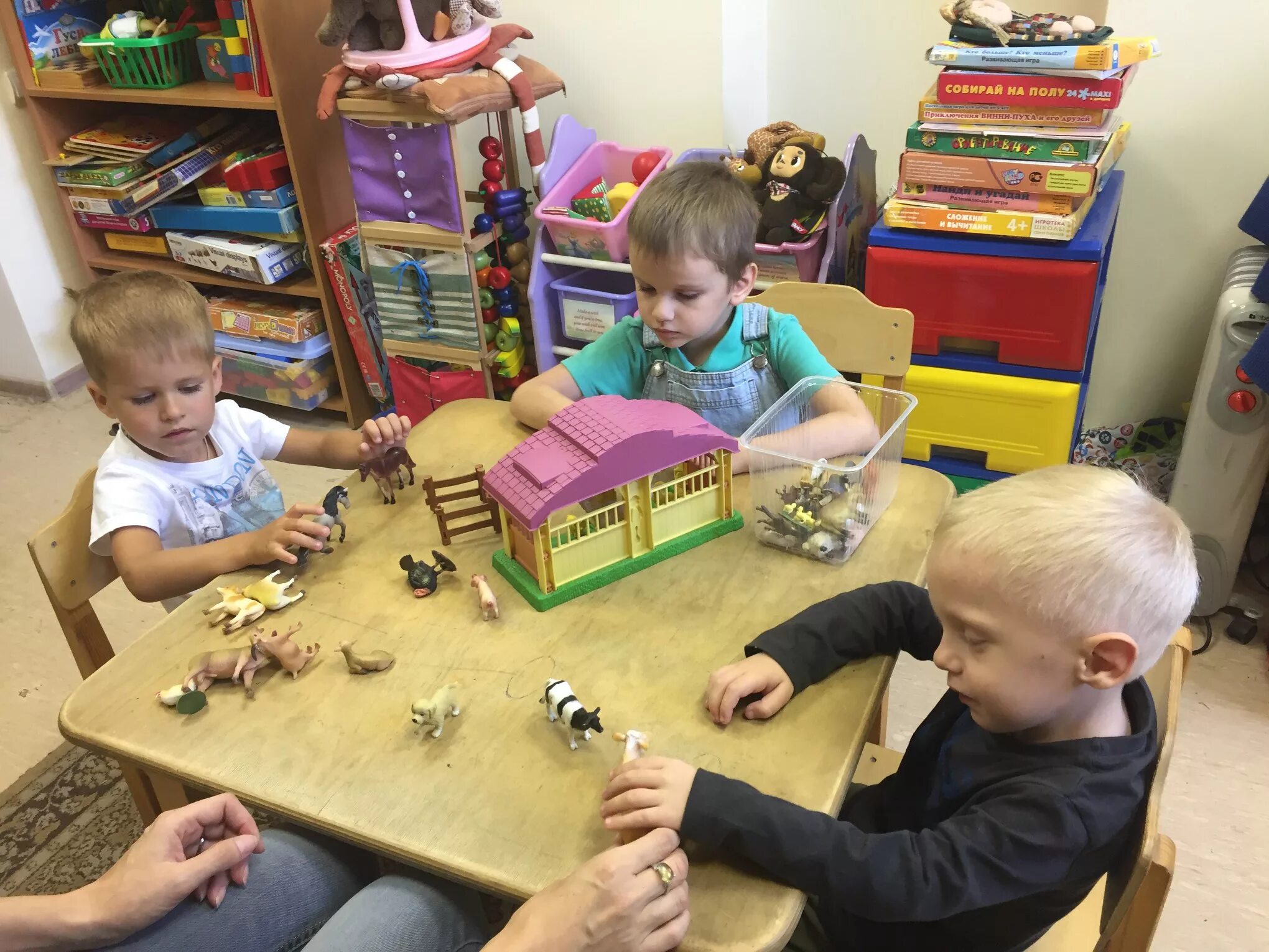 грамота день семьи. веселые дети в классе. радуга для детей. уличные игры для детей. дети на улице летом.