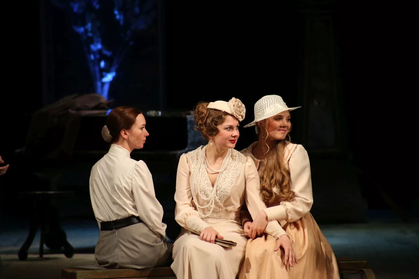 вишнёвый сад антон павлович театр. премьера пьесы чехова вишневого сада. вишнёвый сад антон чехов спектакль малый театр. "вишневый сад пьесы". пьеса а.