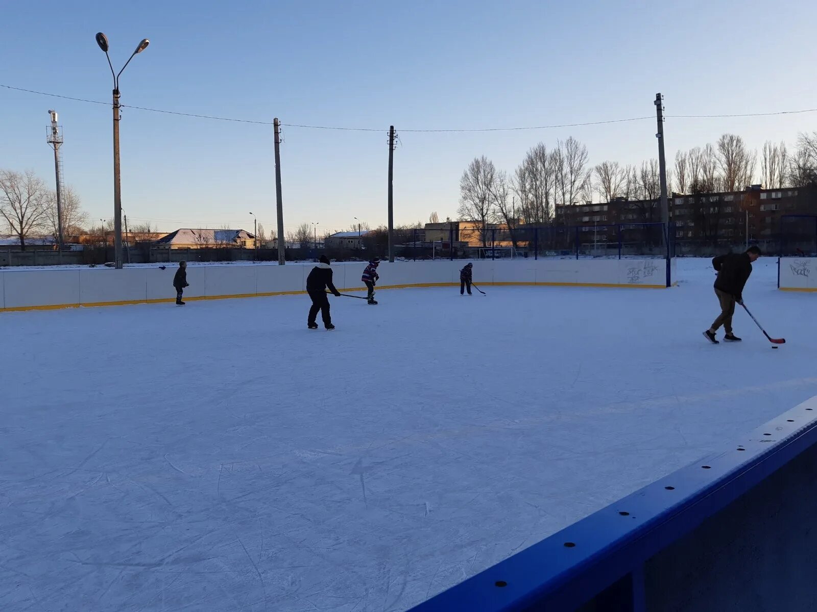 Работают ли катки в феврале. Каток Балаково. Балаково каток Ледовый. Каток Иглино. Каток в г Балаково.