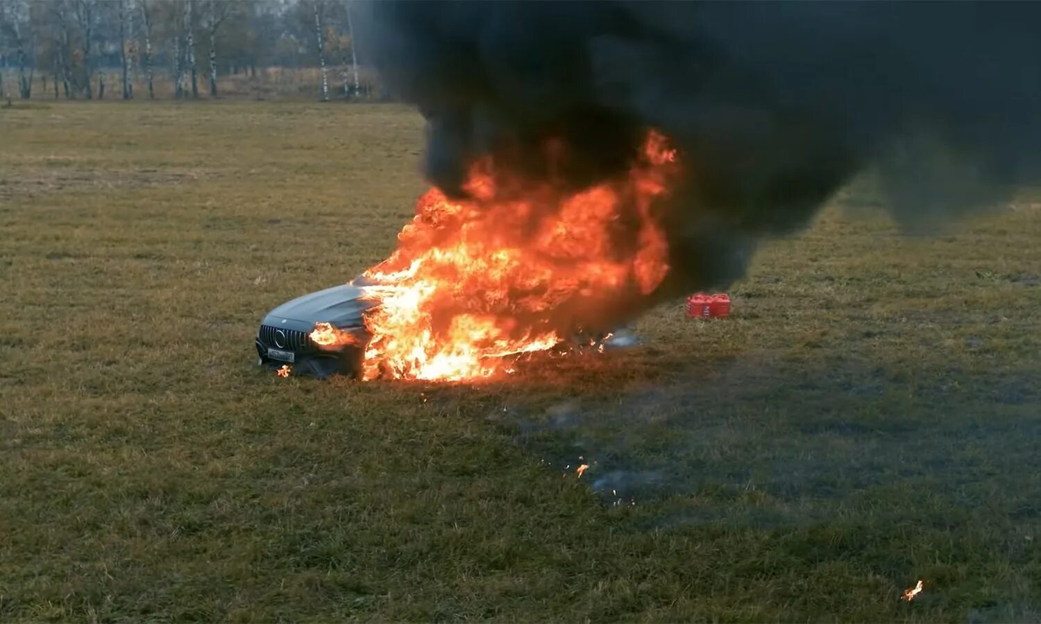Горящая бмв м5. Мерседес гт 63 литвин. Литвин сжег бмв. Сгоревший мерседес литвина. Мерседес акула литвина.