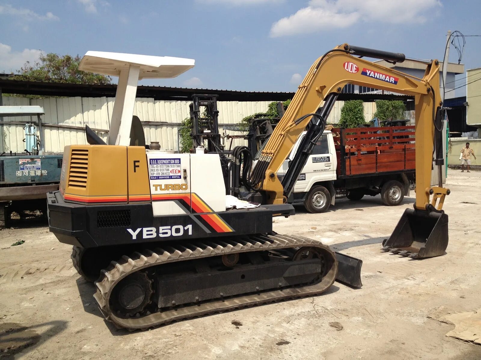 Мини экскаватор Yanmar vio 30. Экскаватор Yanmar yb551x. Янмар в6 экскаватор. Мини экскаватор янмар