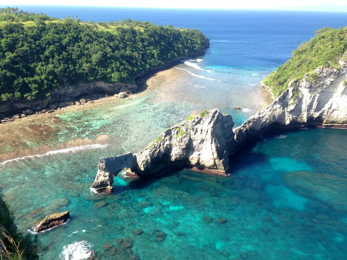 Остров Нуса Пенида. Нуса Пенида Бали. Nusa Penida пляж. Atuh Beach Нуса Пенида.