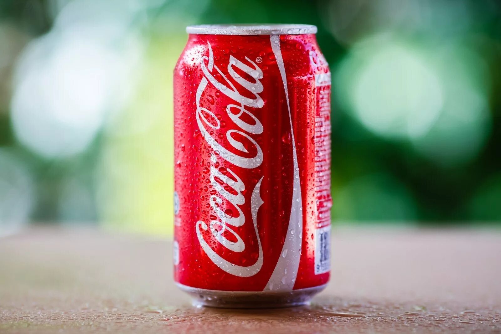 Кола или колла. Кока кола. Кока кола Coke. «Coca-Cola Diet Coke Plus» витамины. Кока кола 80е.