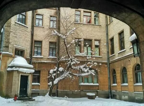 Особняк михаила александровича на галерной. Воронежская верфь петра 1. Адмиралтейство в санкт-петербурге вид сверху. Адмиралтейский двор. Адмиралтейство петра 1.