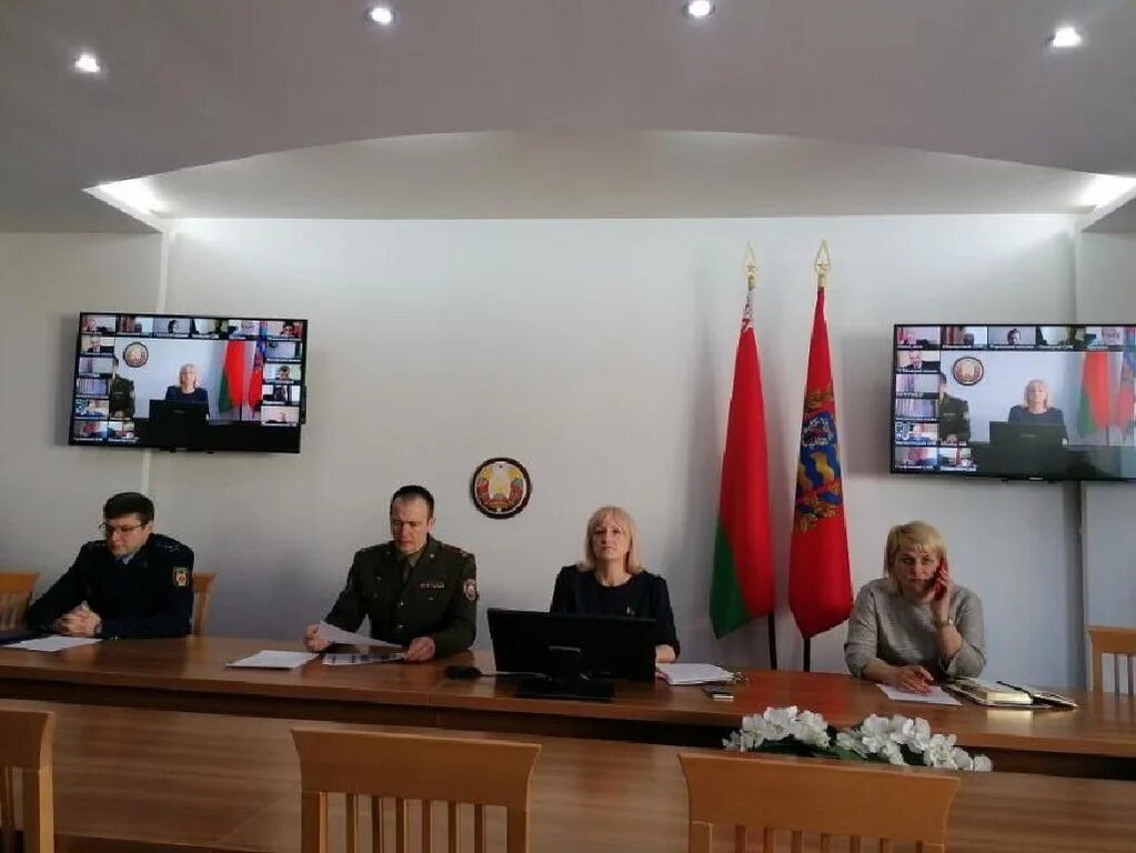 Минский горисполком регистрация. Дзержинский исполком. Герб минска. Районный исполком на альшевского минск. Минский районный исполнительный комитет.