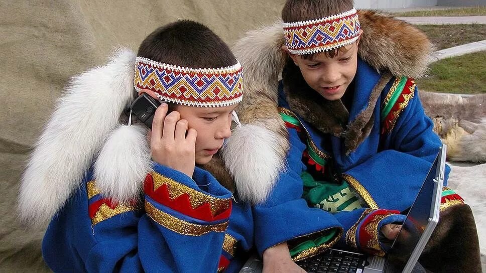 Родной язык народов севера. Коренные малочисленные народы севера хмао. ханты и манси. ханты манси народ. народы севера ханты и манси.