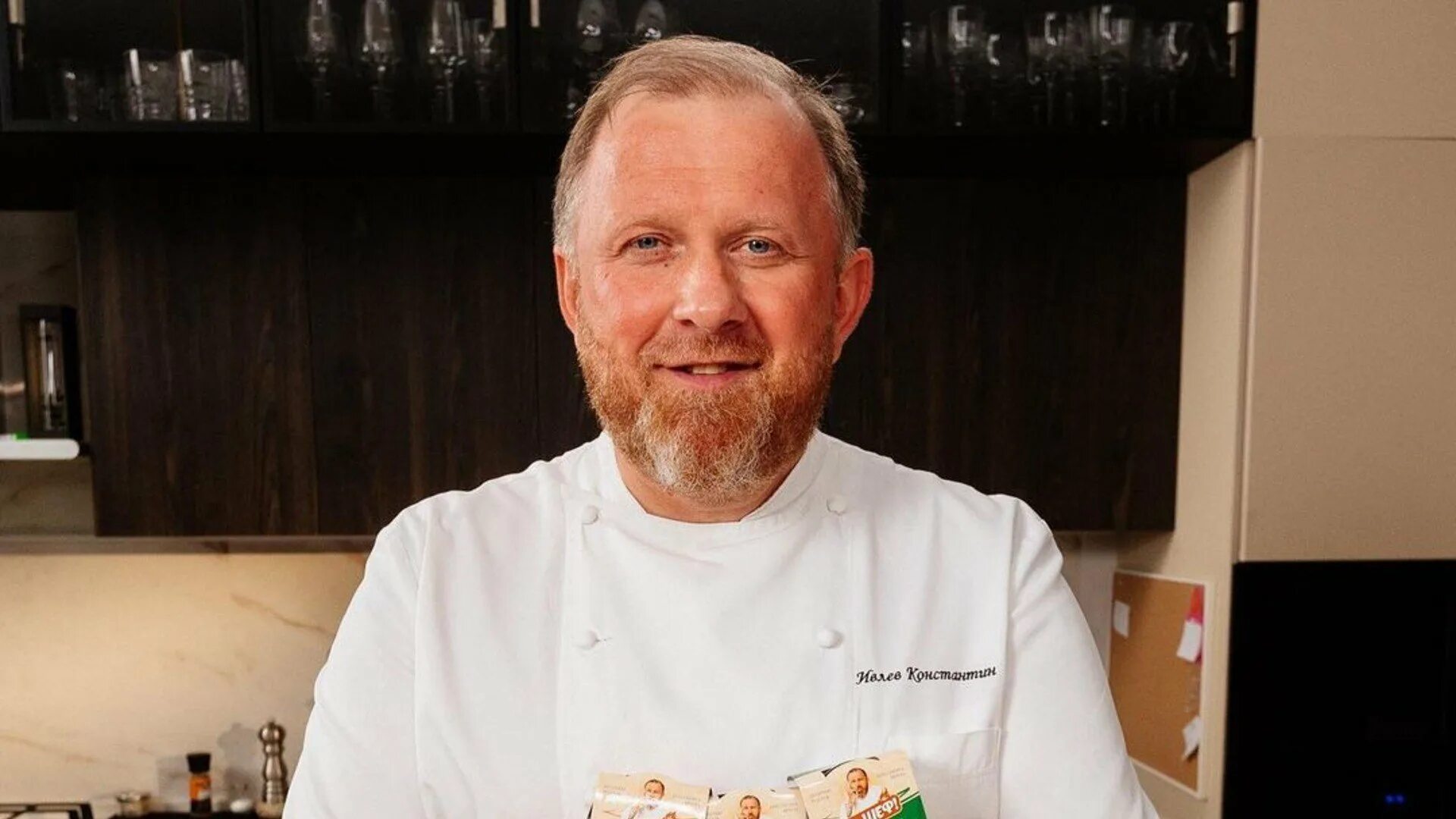 Шеф ивлев константин в молодости. Константин ивлев молодой. Ивлеев похудел. Константин ивлев похудел. Константин ивлев до и после похудения.