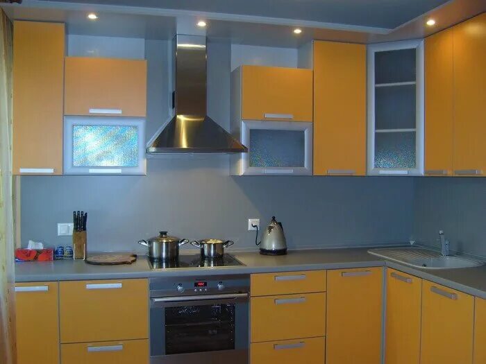 Кухни место. Кухни м красноярск. Кухни м32 реклама. М32 кухни красноярск. Кухни м32.