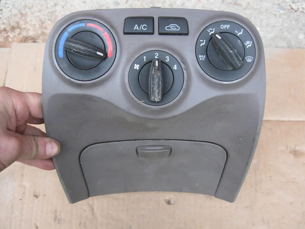 Блок управления печкой киа рио 2. Блок климата рио 2. Блок управления климат-контролем kia rio 2. Климат контроль на киа спектра 2006. Регулятор климат контроля.