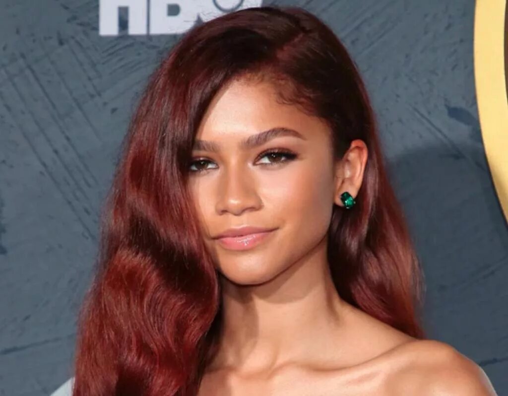 Какой нибудь цвет волос. Зендая волосы. зендая рыжая. zendaya 2025. зендая с красными волосами.