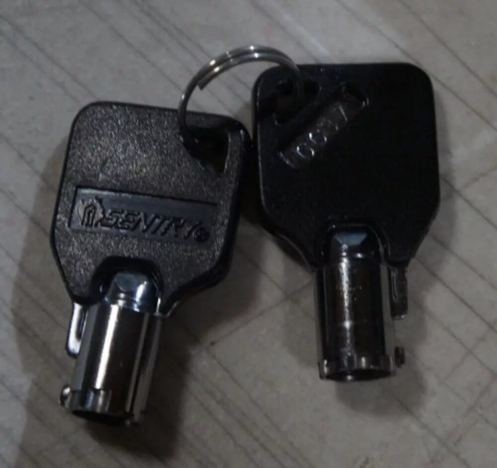 Ключ от хранилища 1. Sentry 1800 ключи. ключ от трактора мтз 82.1 ключи зажигания без замков. ключ замка sentry. s3290 ключ от сейфа.