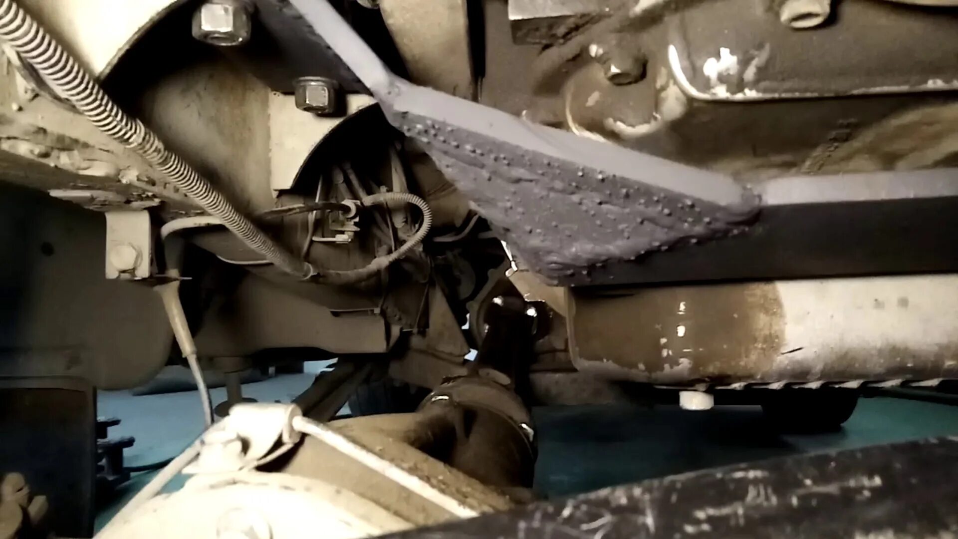 Усилитель рамы уаз патриот для улучшения курсовой устойчивости. Траверс курсовой устойчивости. Траверса уаз патриот. Траверс на уаз патриот на редуктор. Траверс курсовой устойчивости.