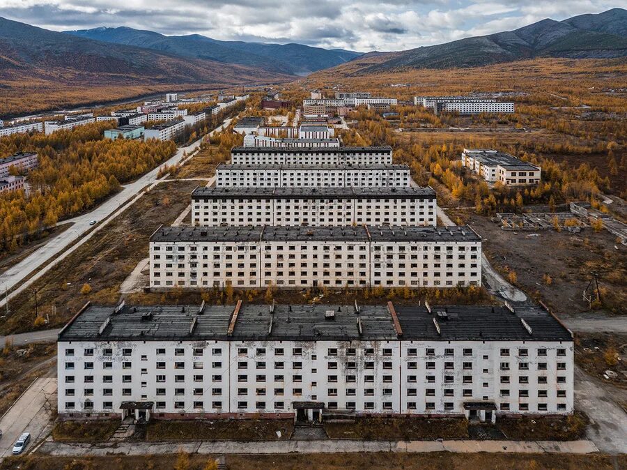 Почему колыма. Полузаброшенный поселок синегорье. посёлок синегорье саха якутия. магадан колыма.