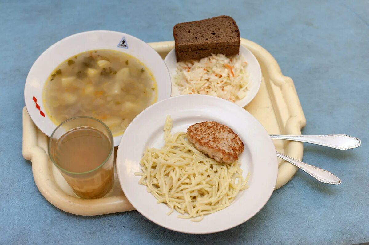 Обед в школе. Школьная еда. Обед в школьной столовой. Школьная еда в России. Обеды завтраки в школе