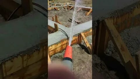 Бетон поливают водой сколько дней