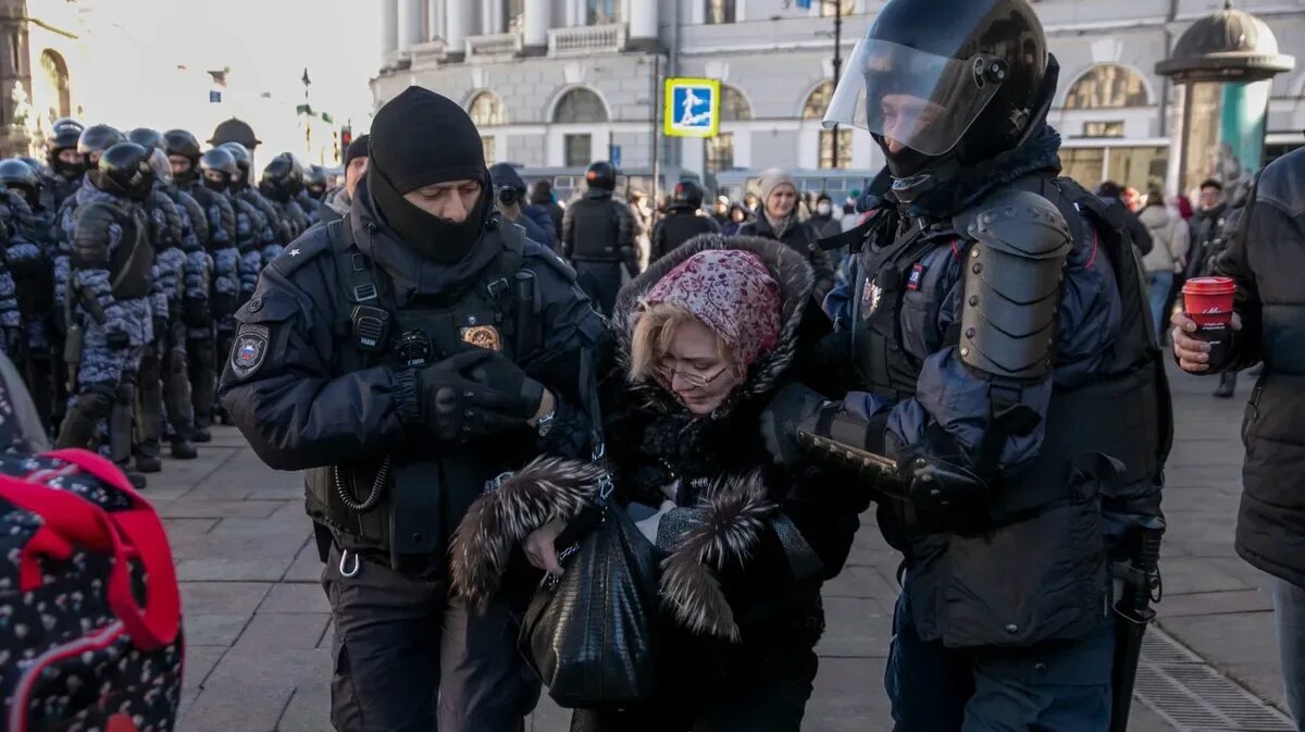 Протесты в России. Протесты против войны. Наказание за протесты в России. Россия человек. Незабудка дискредитация армии