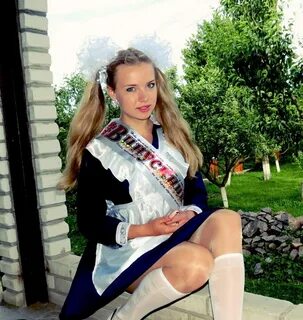 Девушка в школьной форме 18