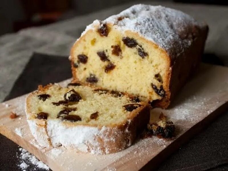 Кекс творожный с изюмом в духовке вкусный. Кекс с изюмом. пирог с изюмом. кекс на кефире с изюмом. кекс на кефире с изюмом в духовке.