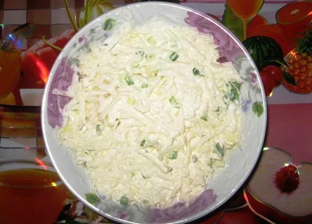 Редька тертая со сметаной. Салат редька со сметаной рецепт. Салат с редькой и сметаной. Салат редька со сметаной рецепт. Салат с редькой и сметаной.