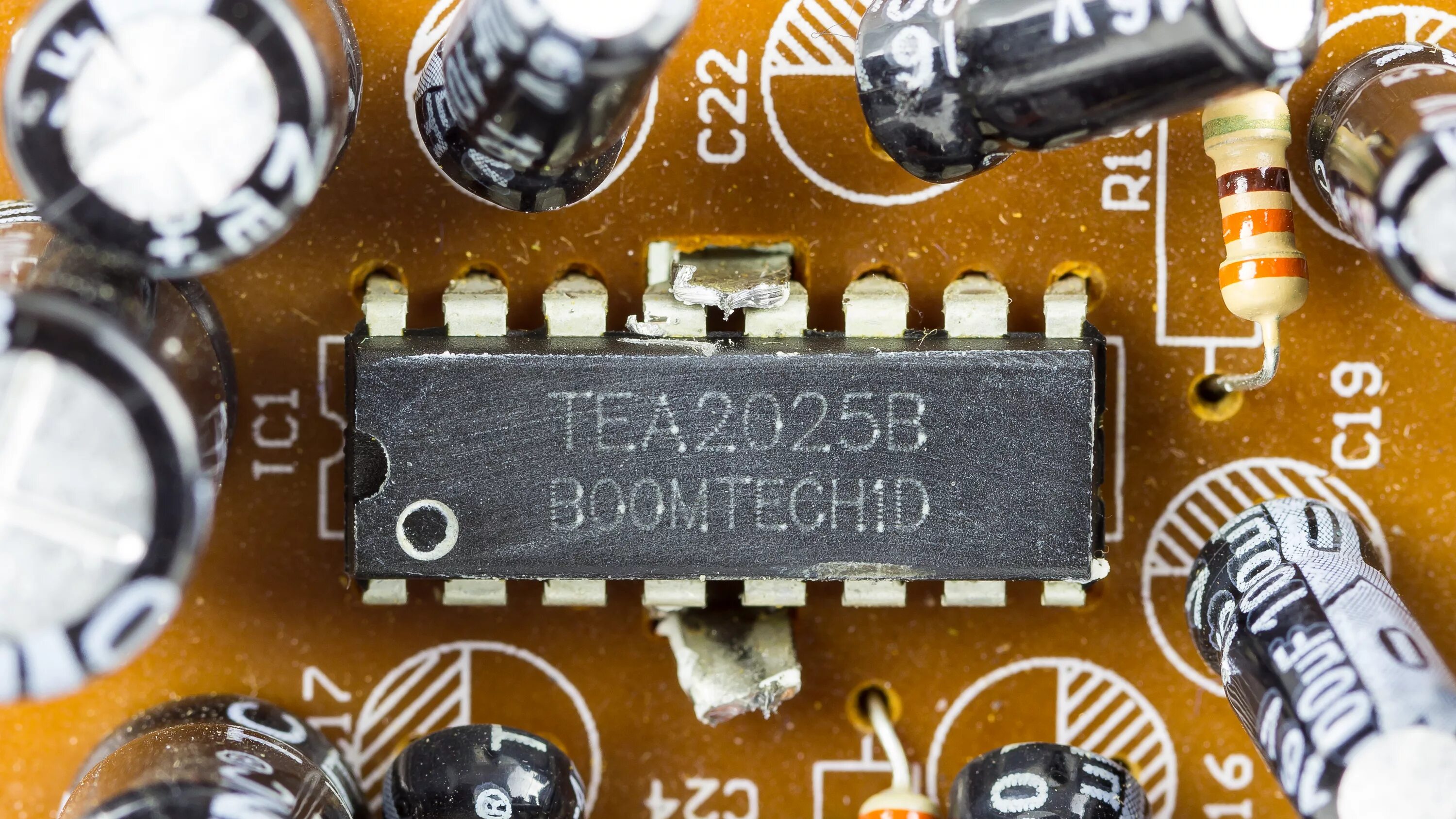 Tea2025b. Cd2025ср. Tea2025b усилитель. Звуковая микросхема 2025. Микросхемы b