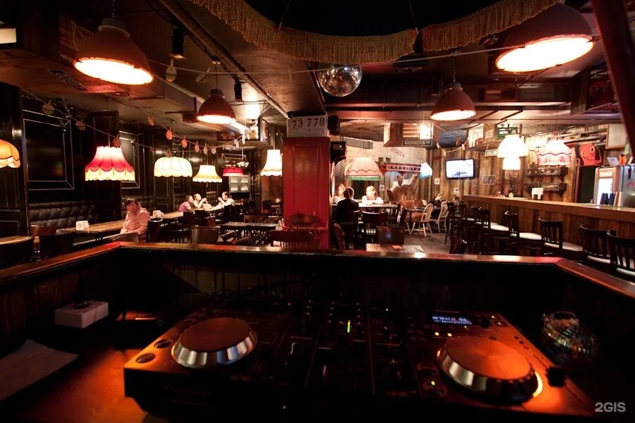 Барбаросса бар волгоград. 2517 бар пермь. Е паб. Рокс бар ярославль. Доски пермь бар.