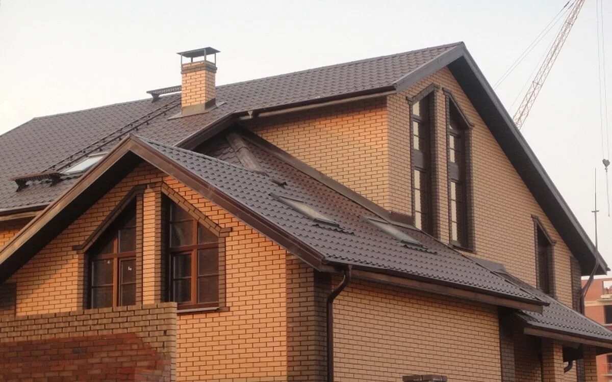 крыша металлочерепица рал 8017. цвет 8017 металлочерепица. крыша шоколадного цвета. металлочерепица дюна 35. металлочерепица викинг монтеррей коричневой шоколад.