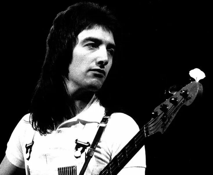 Дикона отзывы. Джон дикон 2023. Джон дикон. Джон дикон с гитарой. John deacon 2013.
