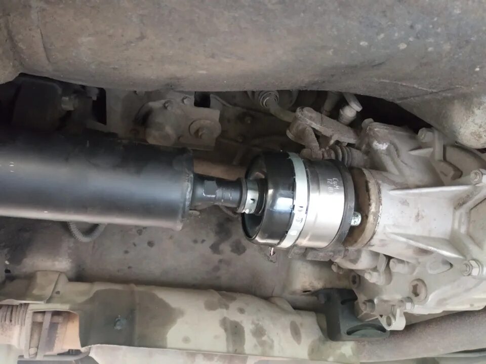 Нива шевроле шприцовка крестовин. Передний кардан нива 2131. Задний кардан нива шевроле. Кардан ваз 2107. Какие карданы на шевроле нива.