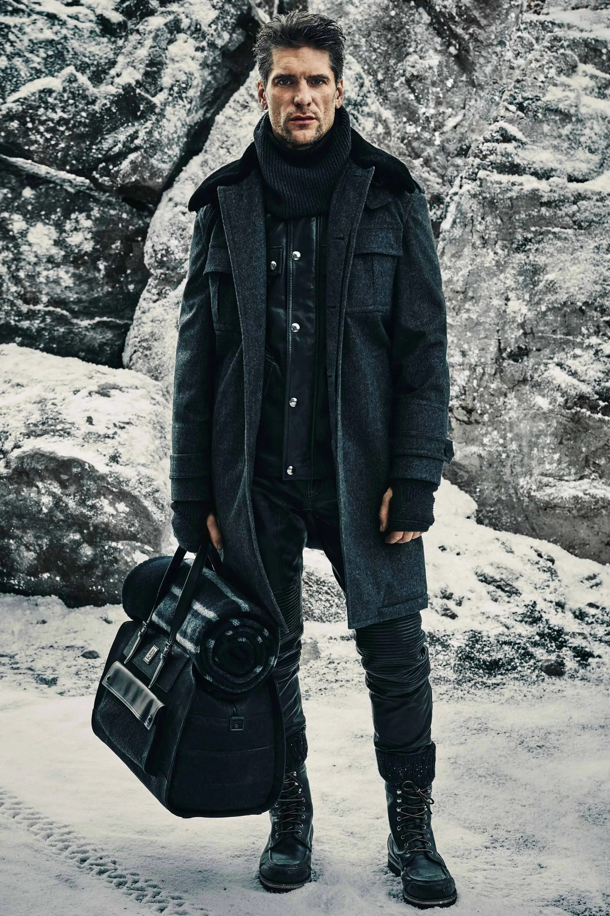 Мужское одежда зима. Зимняя куртка Belstaff look. Зимняя одежда для мужчин. Мужской зимний стиль. Мужской зимний стиль одежды.