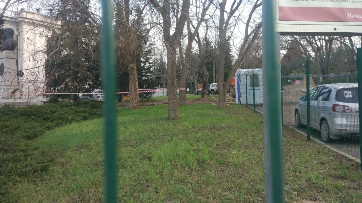 Внимание закрытая территория. Ограничения в московском метро. Много людей некрасовка видео в метро. Волжская набережная рыбинск благоустройство. Б р закрыт.