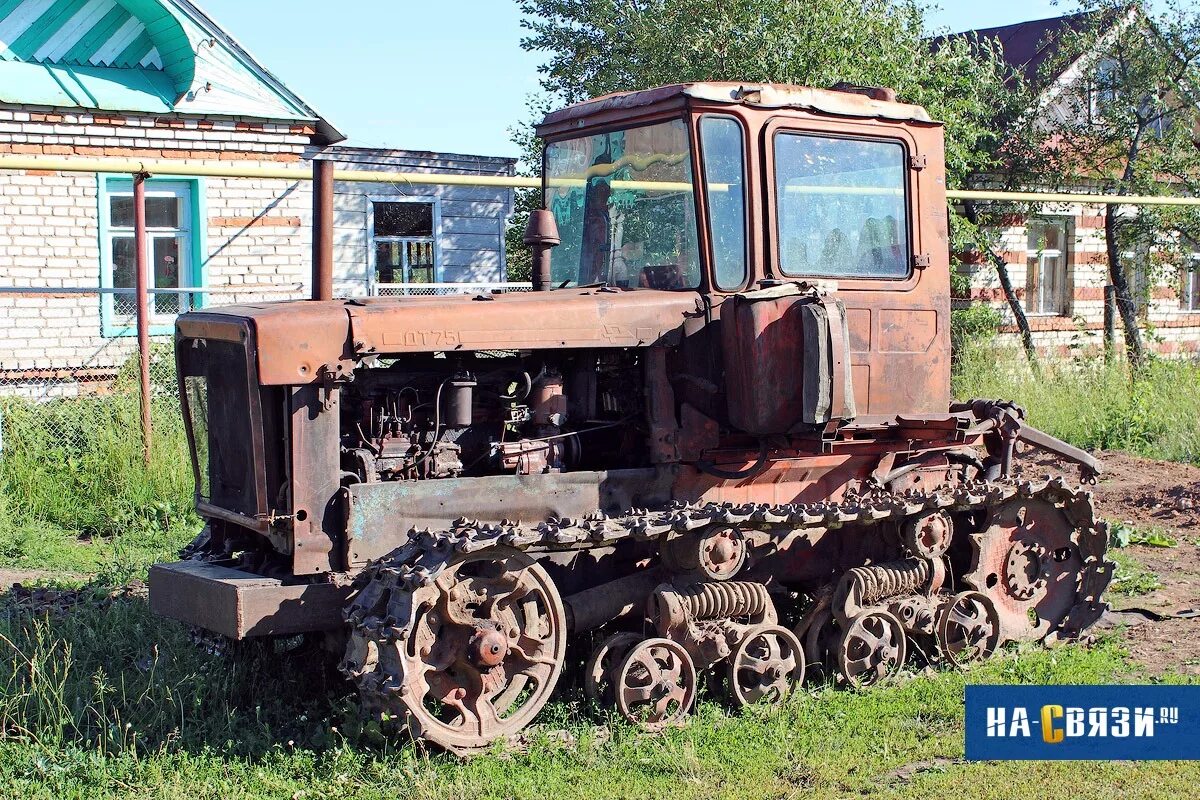 Покупка д т. ДТ-75 трактор. Трактор ДТ-75м. Старый трактор ДТ 75. Гусеничный трактор ДТ-75м.