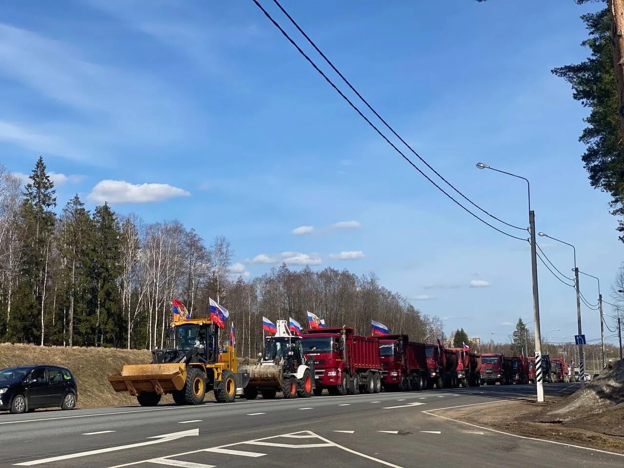 Новости смоленска сегодня. Благоустройство Смоленск. Почти в Смоленске фото из автобуса. Смоленск фото из автобуса. В Смоленске спецтехника поддержала спец.