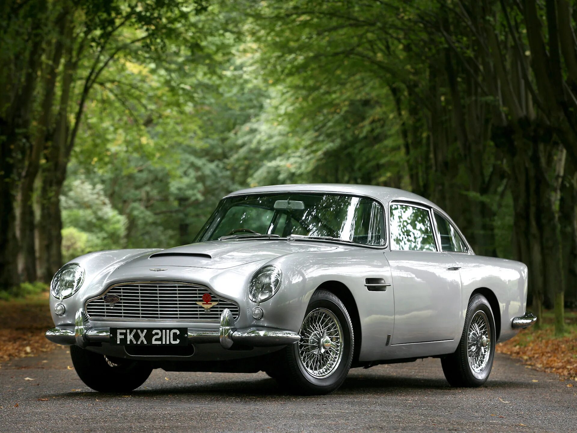 Машина 5. Астон Мартин дб5. Астон Мартин 1963. Астон Мартин db5 1963. Автомобиль Aston Martin db5.