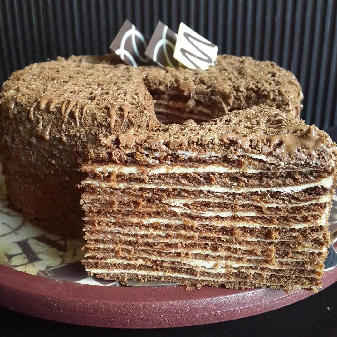 Торт куча рецепт. Медовик ореховый. испанский медовик шоколадный. медовый торт тайёрлаш. шоколадный медовик мария белая.