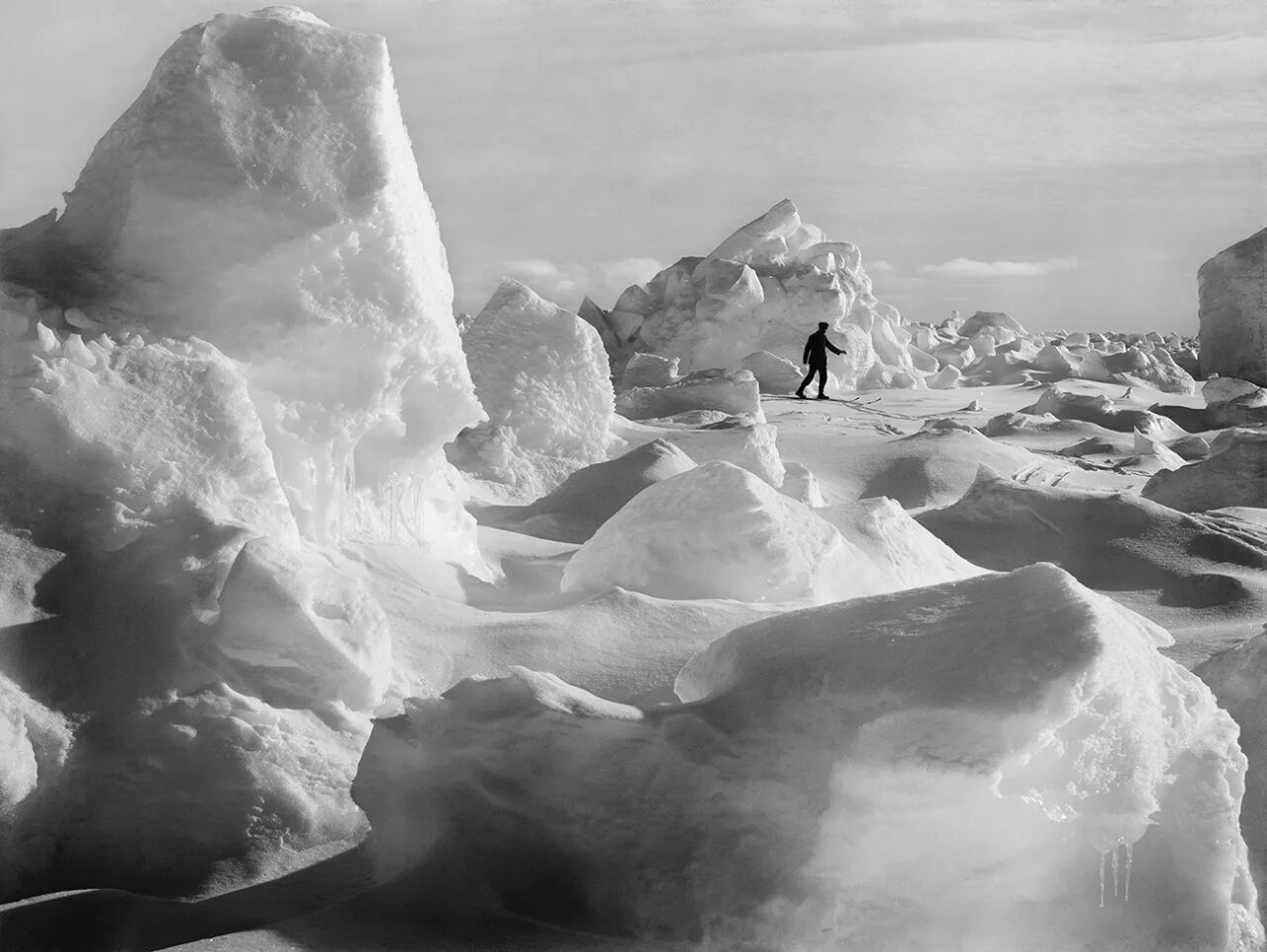 В середине 20 века антарктида. Фрэнк добенхэн Антарктида. Антарктида 17 век. Первые снимки Антарктиды. Антарктида в прошлом.