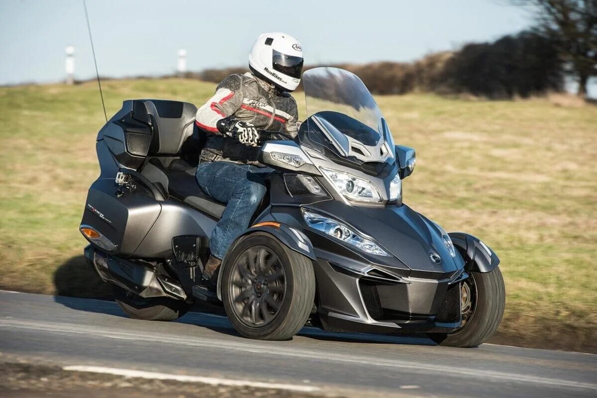 Cheap can am. BRP can-am Spyder сзади. Масляный комплект can-am Spyder. Can am Spyder Tuning. Шлем BRP can-am exome.