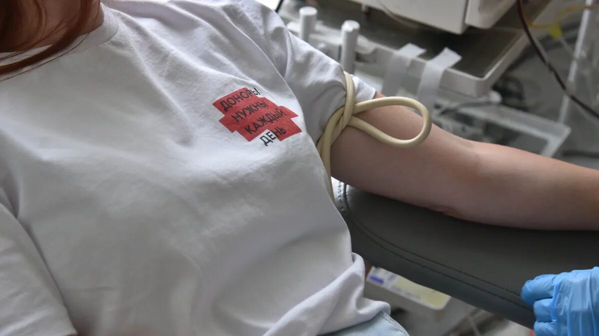 Станция переливания крови Воронеж. Подушка для доноров. Донор крови горизонтальная.