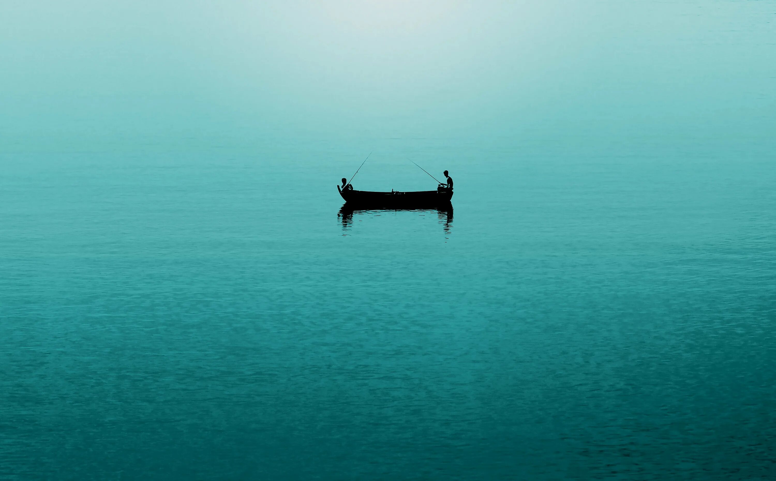 Чем дальше от океана тем. Лодка в океане. Одинокая лодка в океане. Море Минимализм. Океан Минимализм.