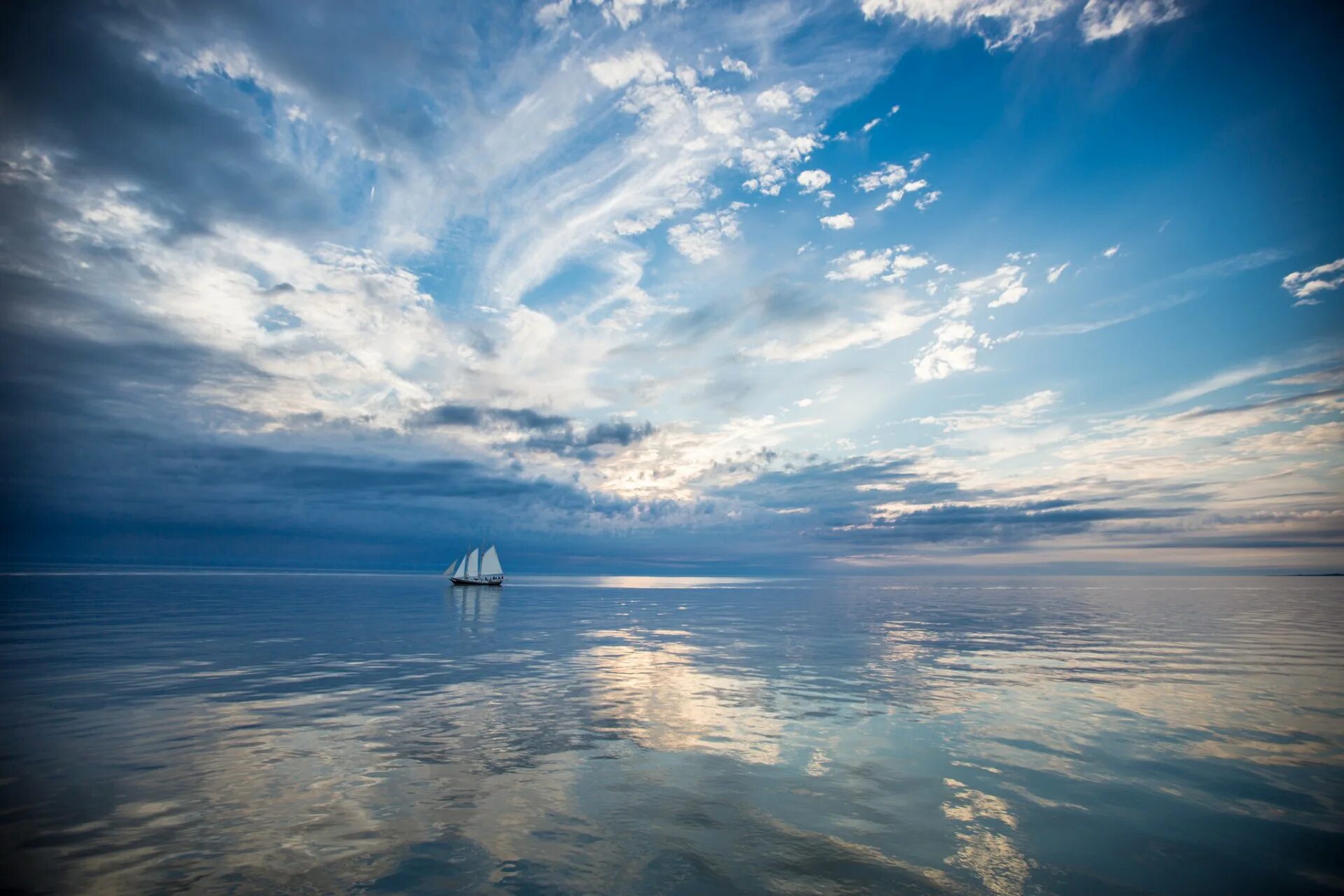 Азовское море в штиль. Море и небо. Красивые морские пейзажи. Море Горизонт.