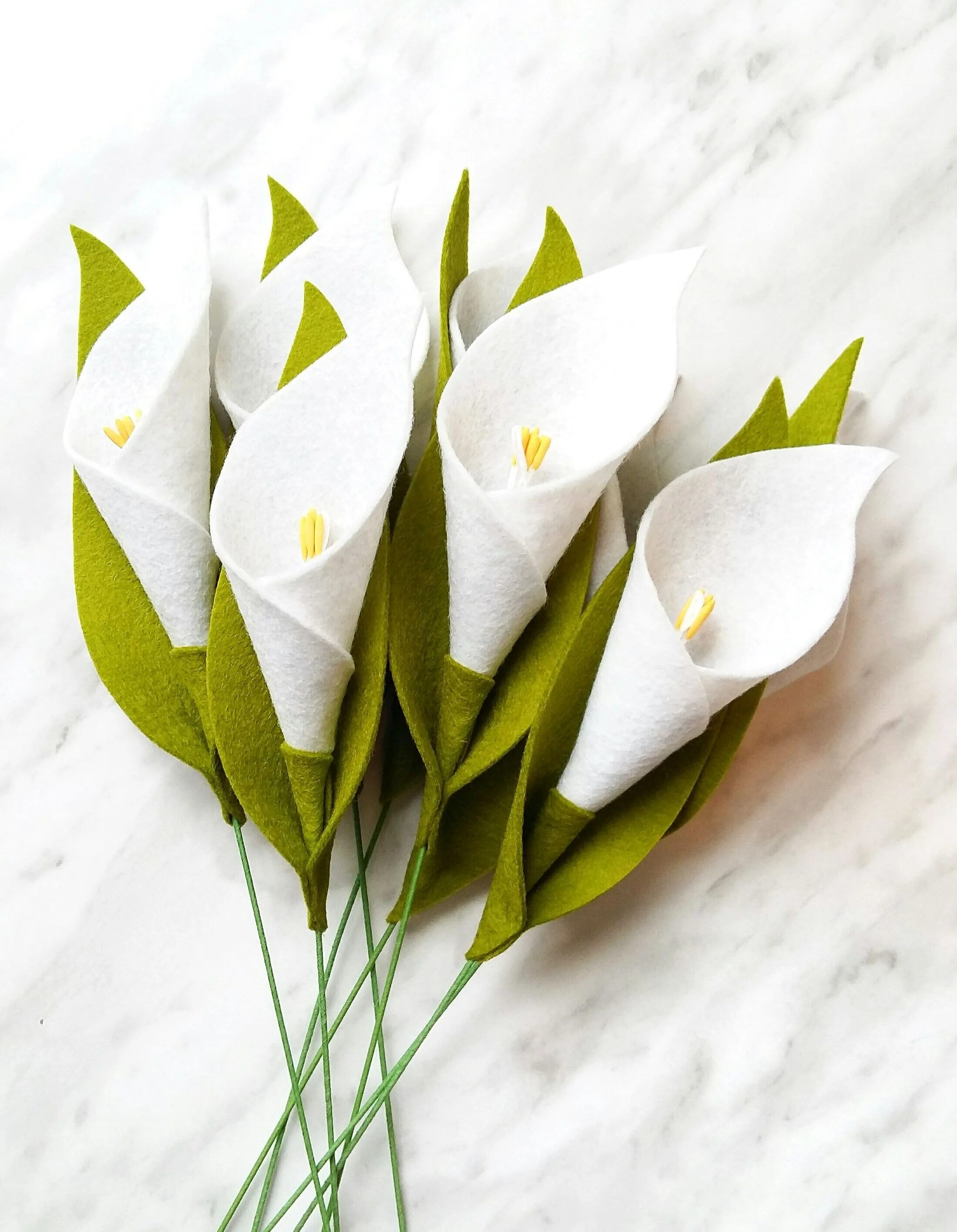 Весенние цветы из бумаги. Бумажный букет. Поделка весенние цветы. Белый цветок из бумаги.