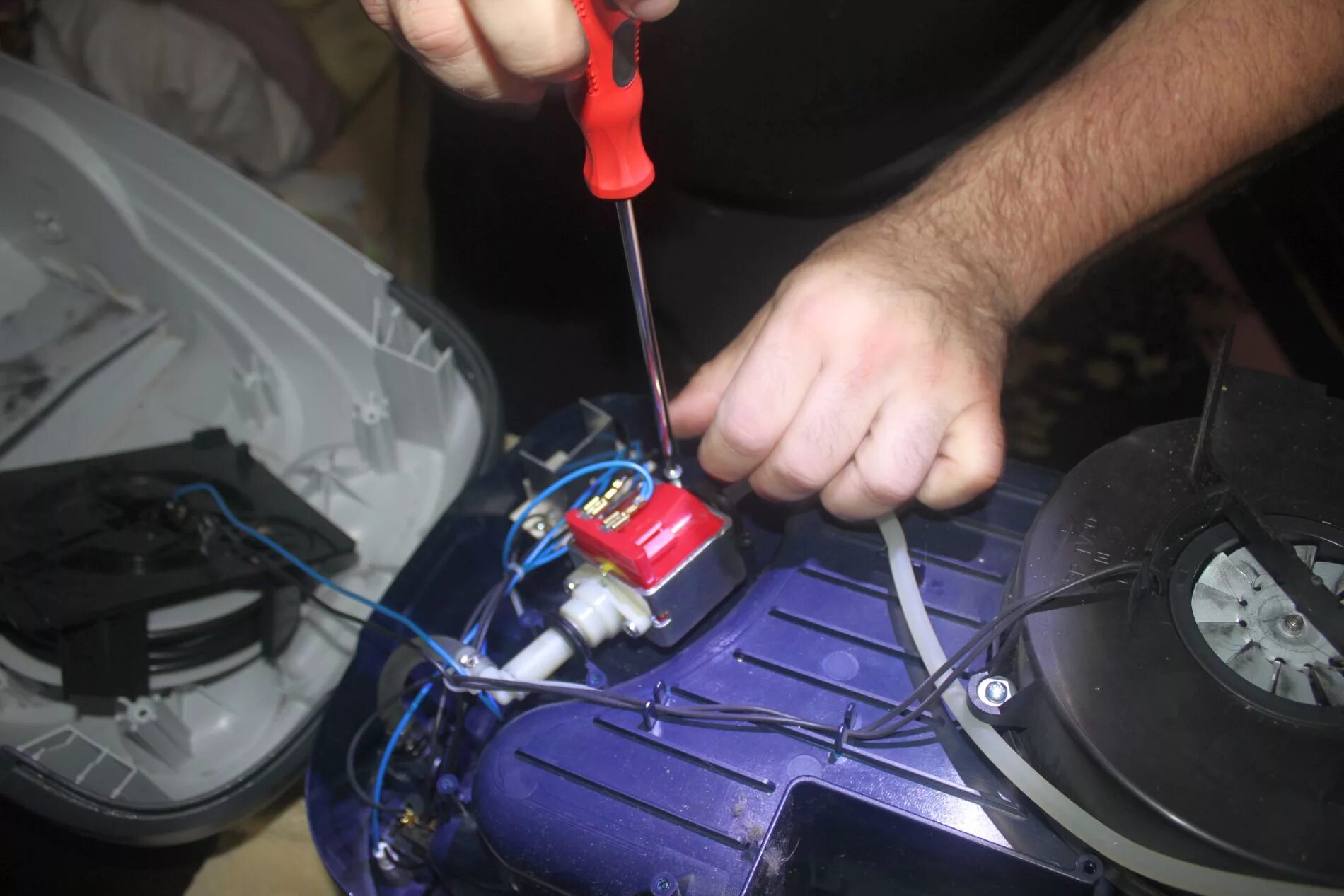 ремонт пылесосов. мастер по ремонту пылесосов. Dyson wh5-eu-nfa-3318a. пылесос philips fc9174 performer. ремонт пылесосов санкт петербург.