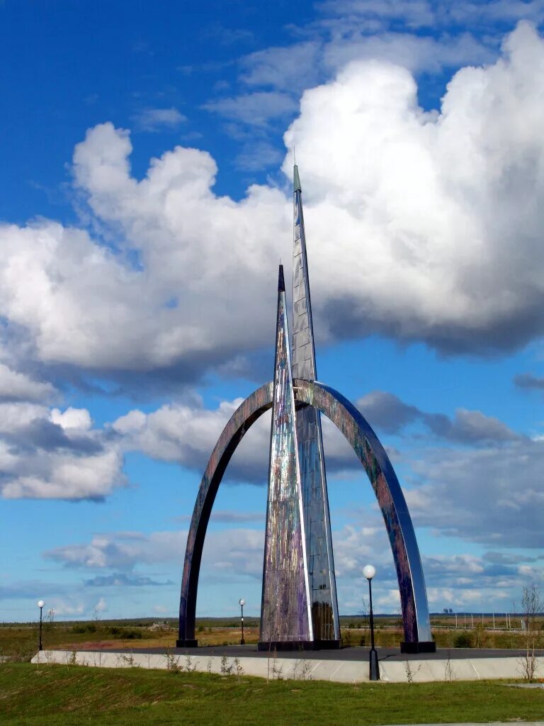Столица у полярного круга 9. Монумент Полярный круг Салехард. 66 Параллель Салехард.