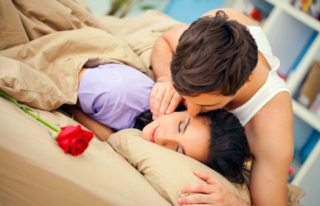 Целоваться с. К чему приснился поцелуй с парнем. Красивый поцелуй. К чему снится парня целовать. Горячий поцелуй.