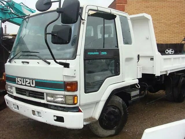Исузу cyz51k. Исузу красноярск. Исузу хино рефрижератор. Isuzu elf 2000 год рефрижератор. Исузу форвард 5 тонн рефрижератор в магадане.