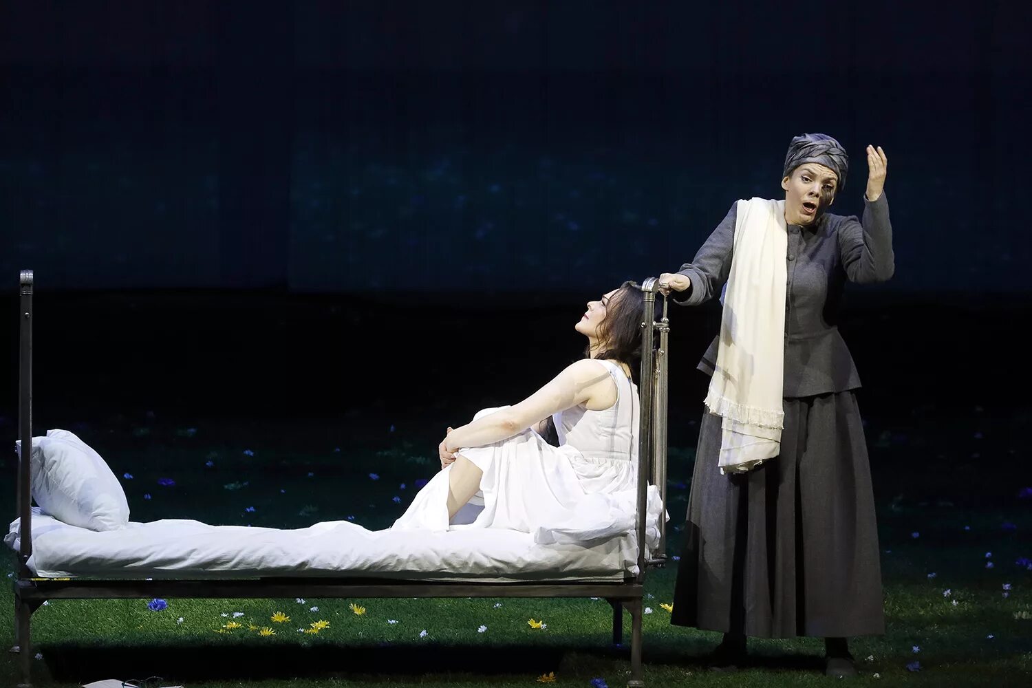 Евгений онегин театр им вахтангова. Опера евгений онегин татьяна. Евгений онегин спектакль. Евгений онегин театр. Евгений онегин опера постановка большой театр.